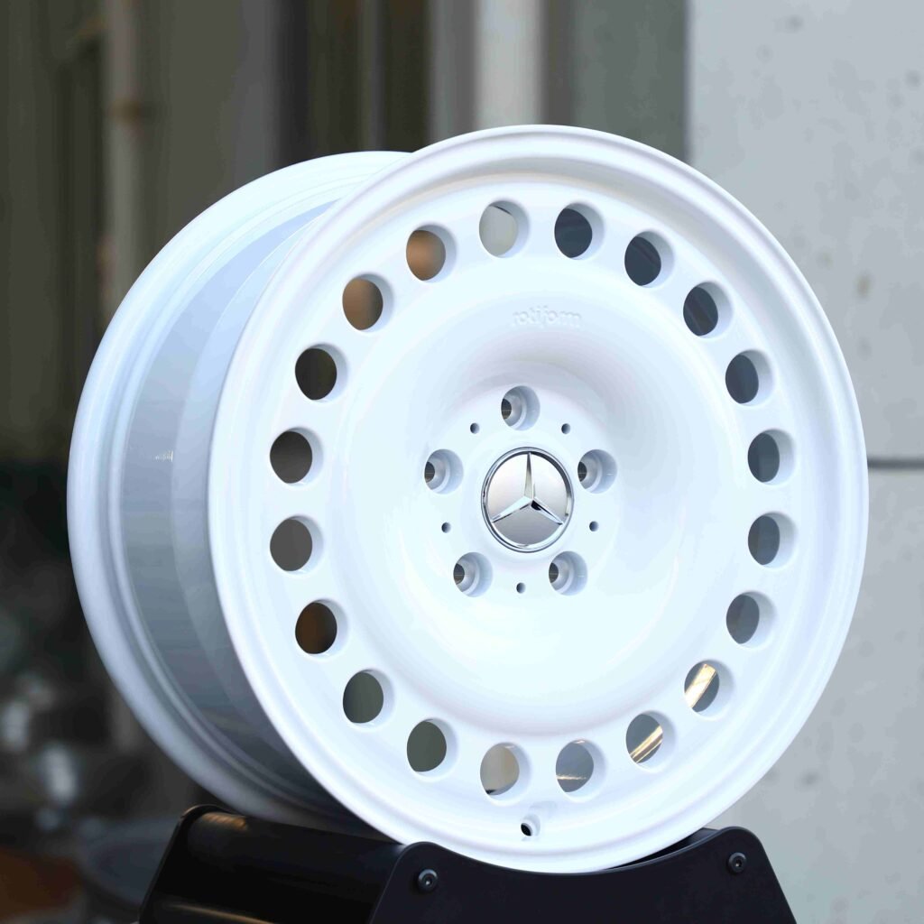 Mercedes-Benz Style Gloss White Full-Face Forged Wheels - Mercedes-Benz E-Class / Mercedes-Benz S-Class Fitment (5-Lug) view 3