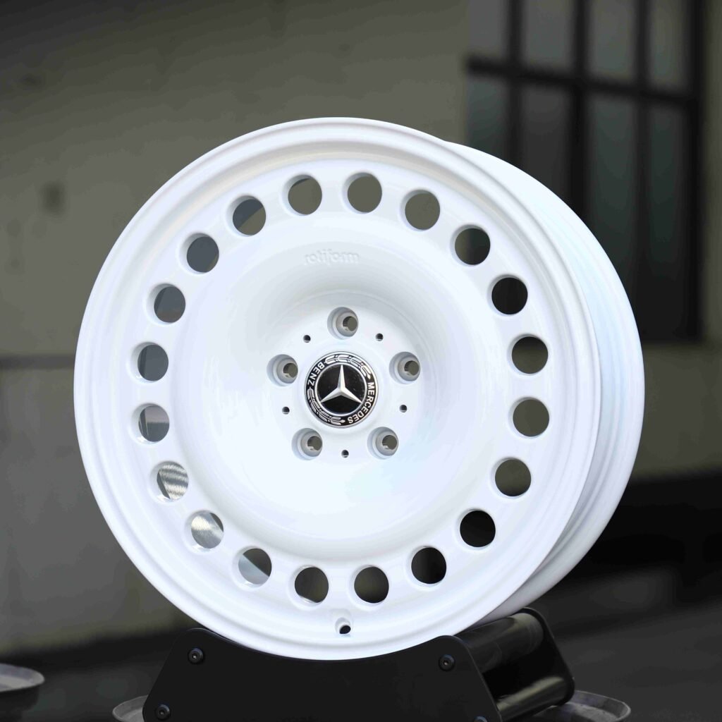 Mercedes-Benz Style Gloss White Full-Face Forged Wheels - Mercedes-Benz E-Class / Mercedes-Benz S-Class Fitment (5-Lug) view 2