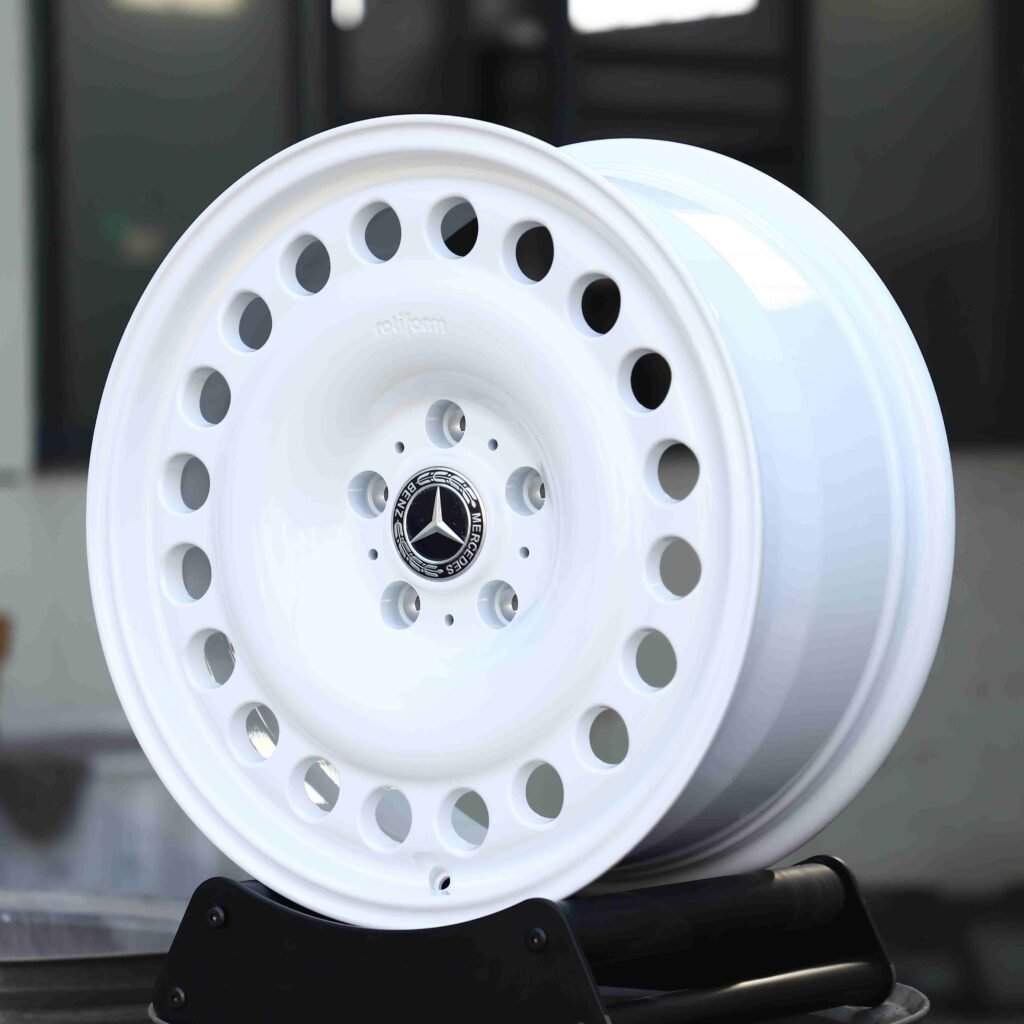 Mercedes-Benz Style Gloss White Full-Face Forged Wheels - Mercedes-Benz E-Class / Mercedes-Benz S-Class Fitment (5-Lug) view 3