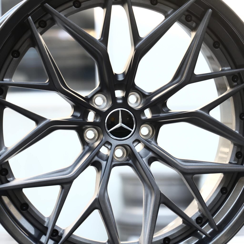 Audi Q7 wheels – Gray 2-Piece 10 Y-Spoke, lip and barrel detail