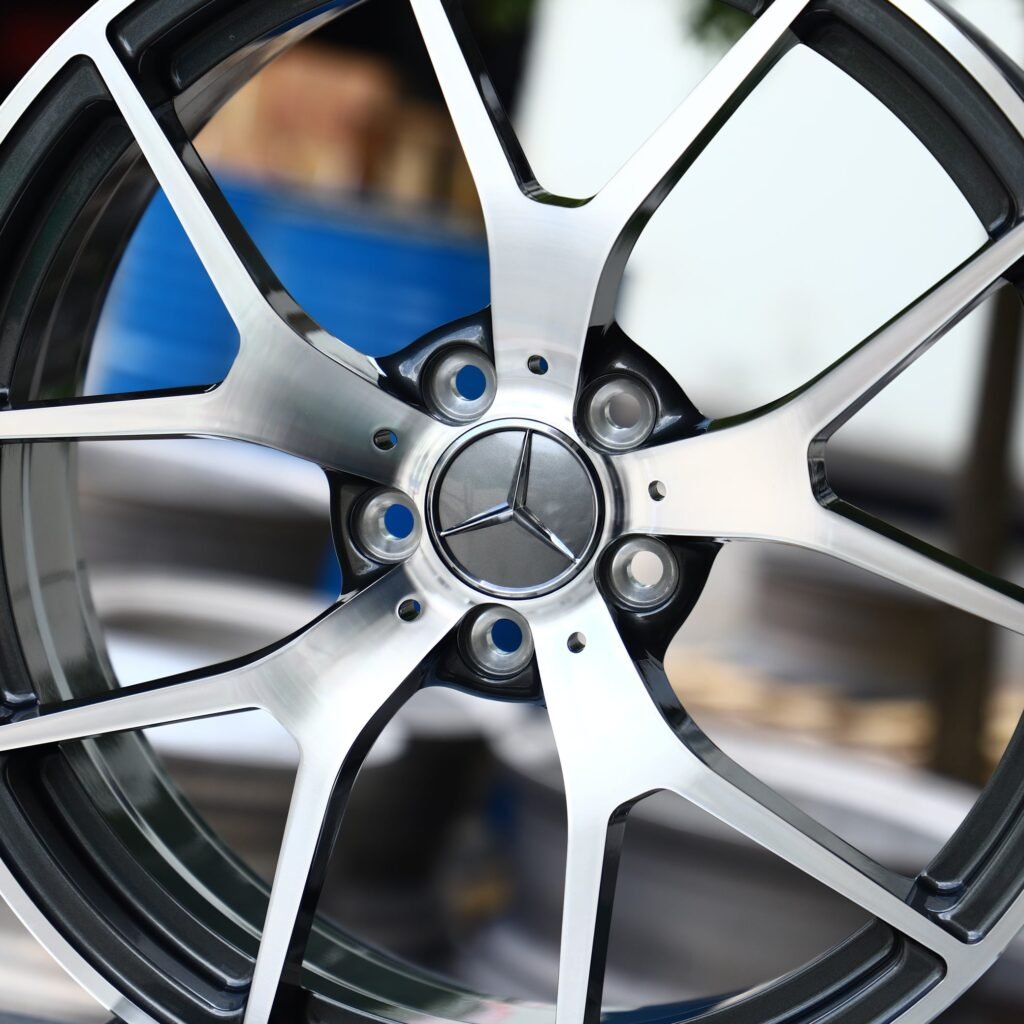 Audi Q7 wheels – Gunmetal / Gray 5 Y-Spoke Machined Face, lip and barrel detail