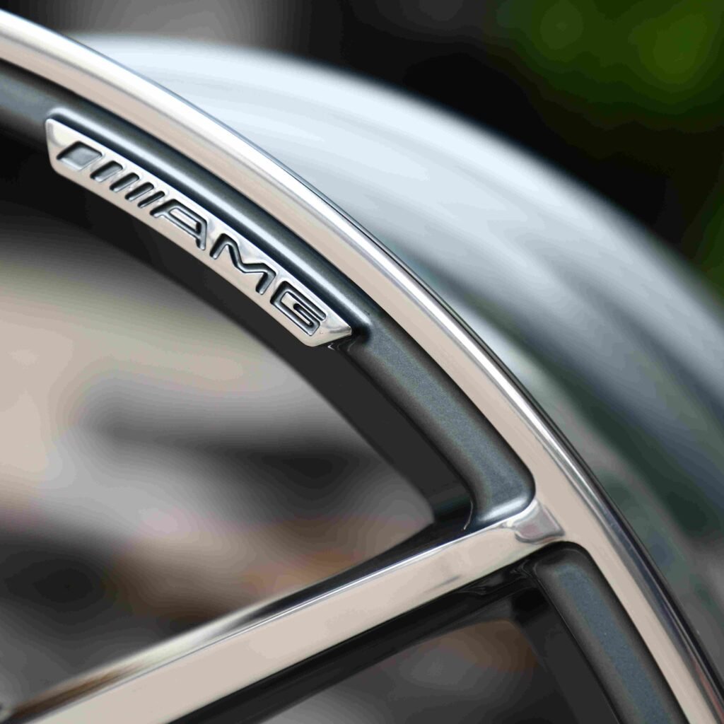 Audi Q7 wheels – Gunmetal / Gray 7 Y-Spoke Machined Face, lip and barrel detail