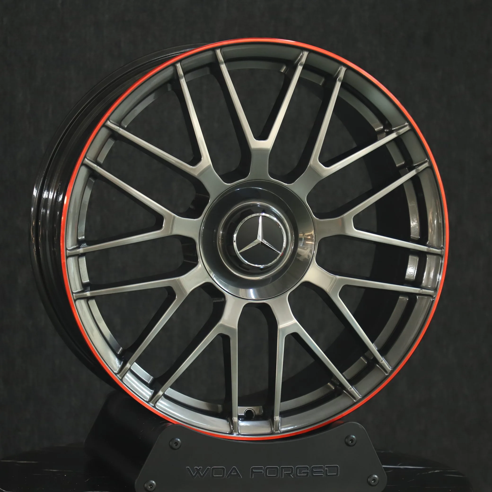 Mercedes-Benz E-Class wheels – Gunmetal / Red Ring Mesh Machined Face, front view