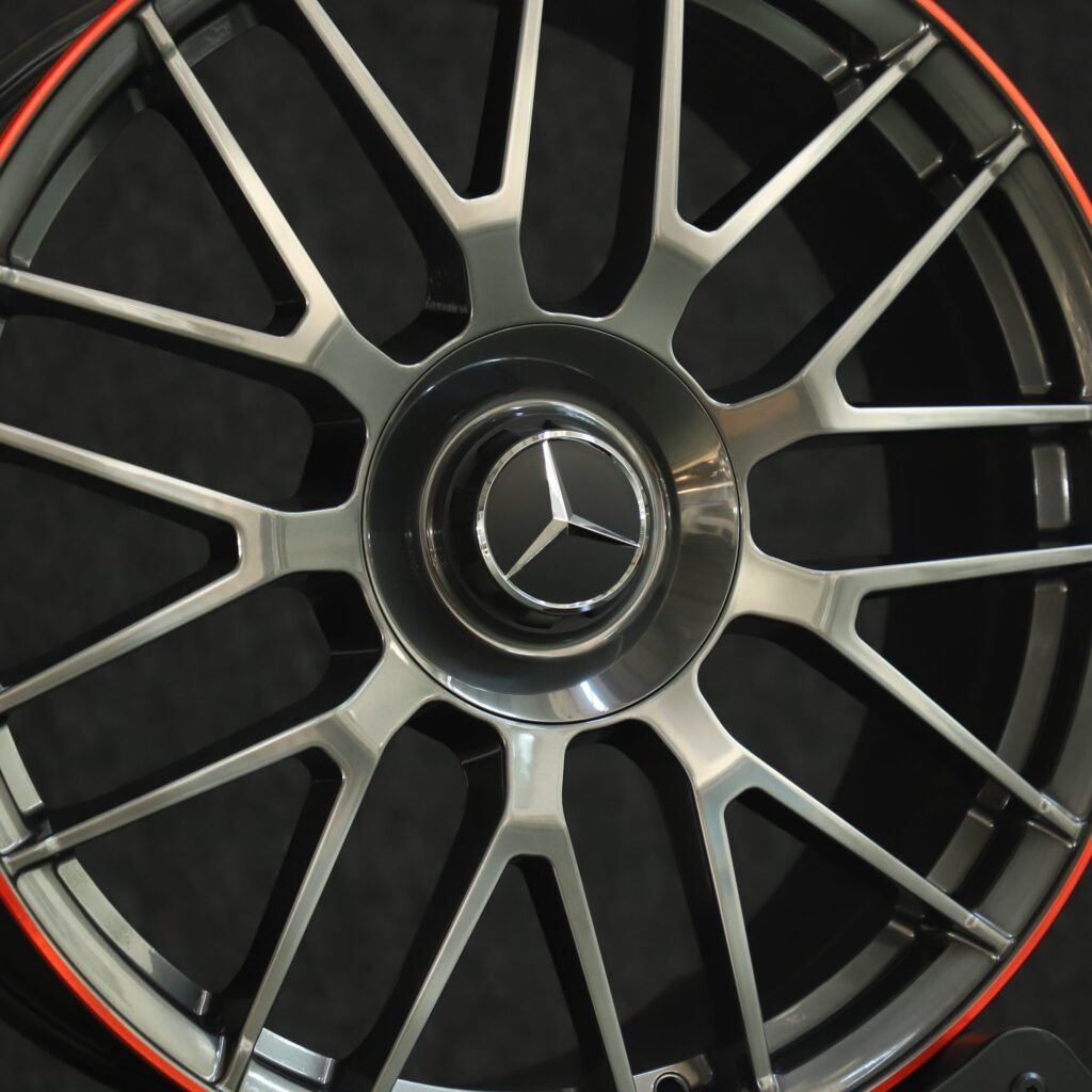 Audi Q7 wheels – Gunmetal / Red Ring Mesh Machined Face, lip and barrel detail