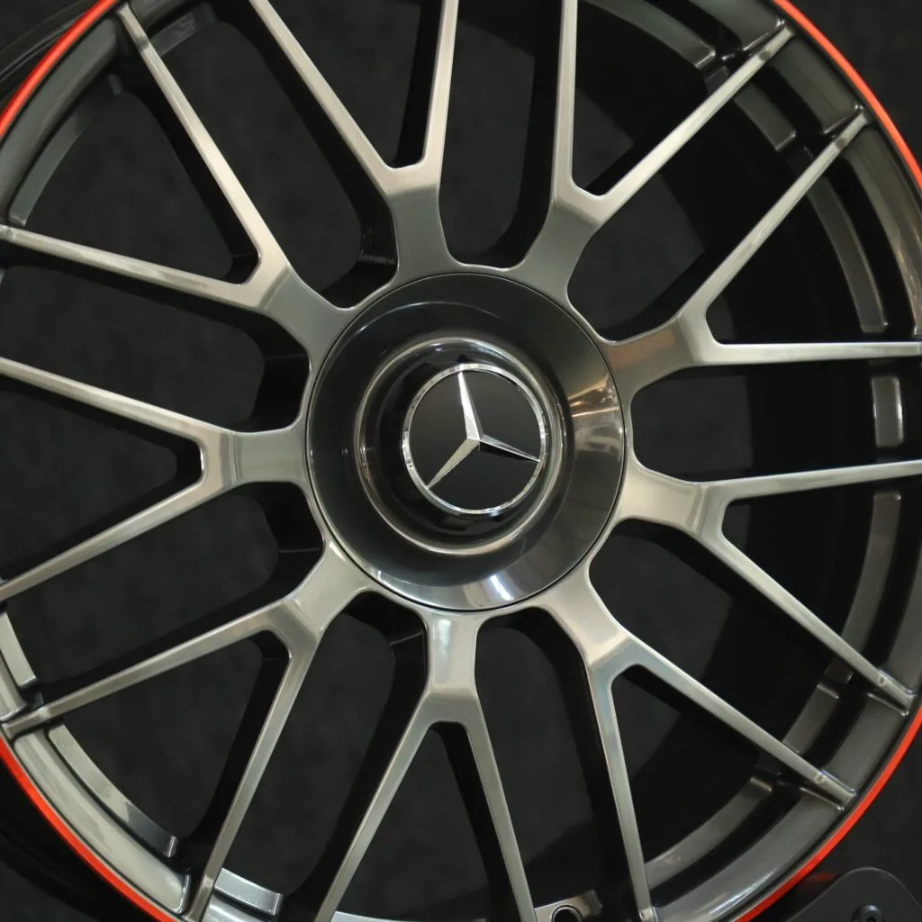 Audi Q7 wheels – Gunmetal / Red Ring Mesh Machined Face, lip and barrel detail