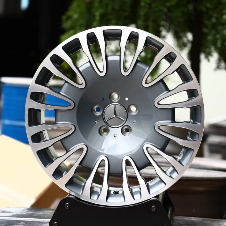 Mercedes-Benz E-Class wheels – Light Gunmetal / Gray Machined Face, front view