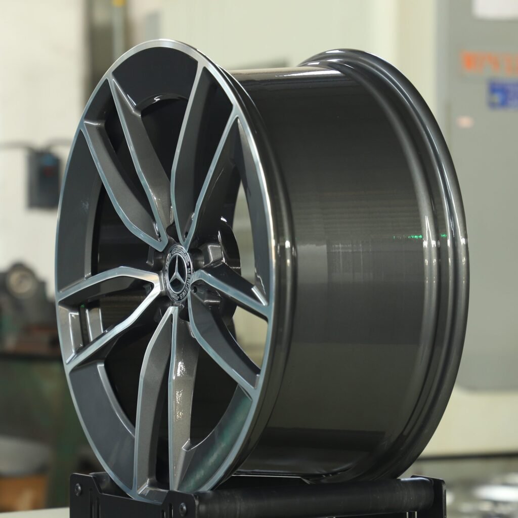 Audi Q7 wheels – Metallic Gray 5-Spoke Machined Face, lip and barrel detail