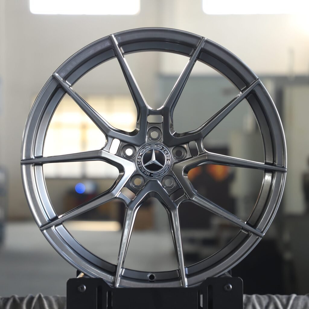 Mercedes-Benz E-Class wheels – Metallic Gray 5 Y-Spoke, front view