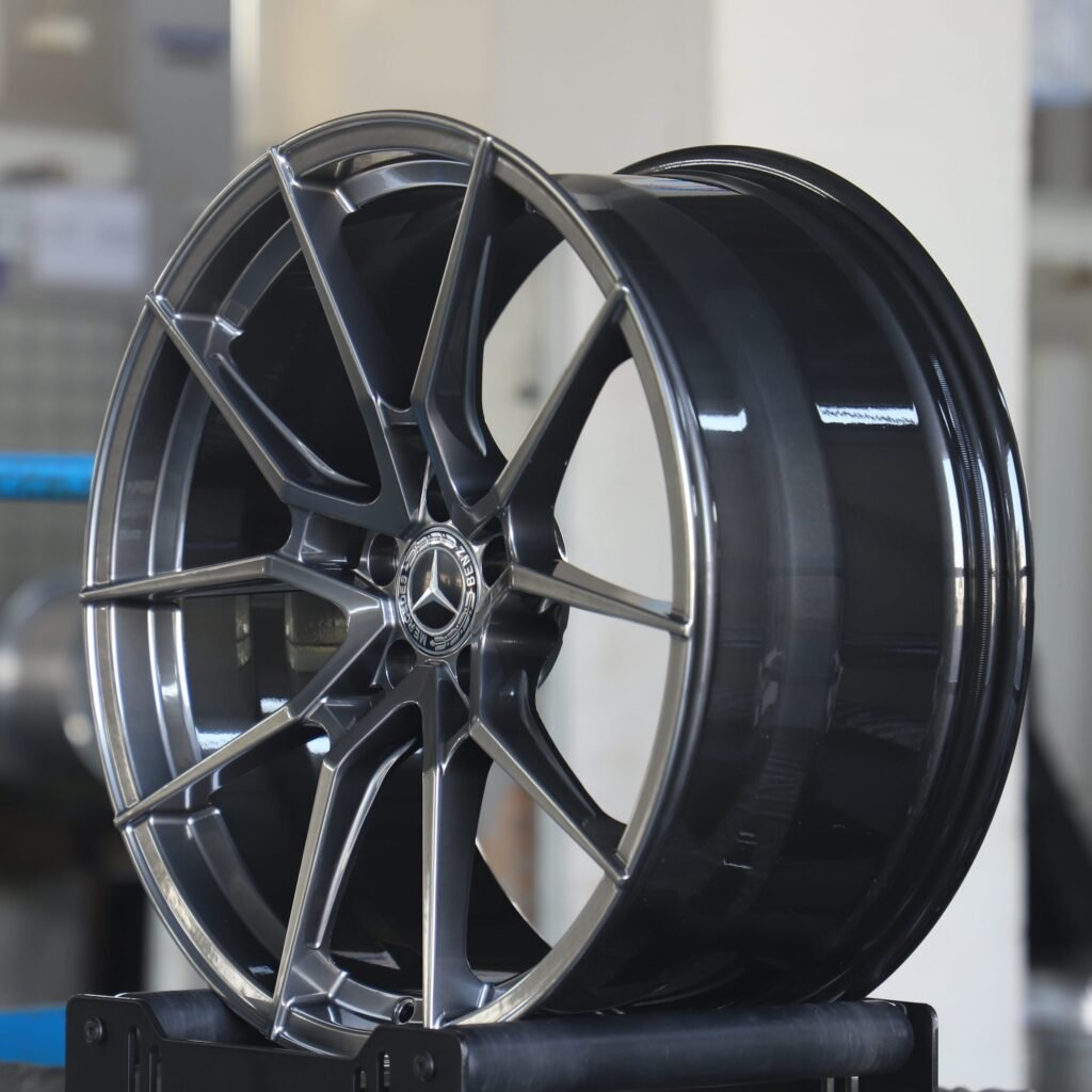 Audi Q7 wheels – Metallic Gray 5 Y-Spoke, lip and barrel detail