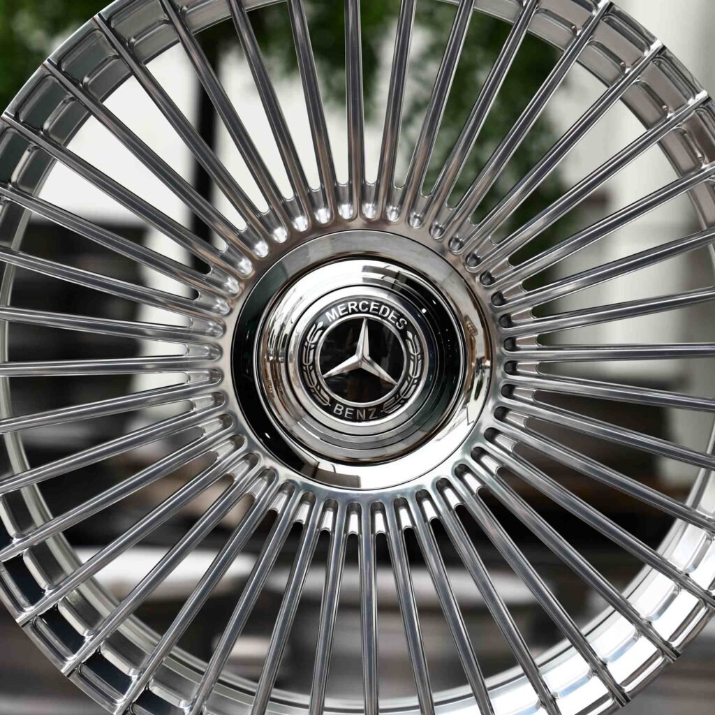 Mercedes-Benz C-Class W206 wheels – Polished Silver Multi-Spoke, lip and barrel detail