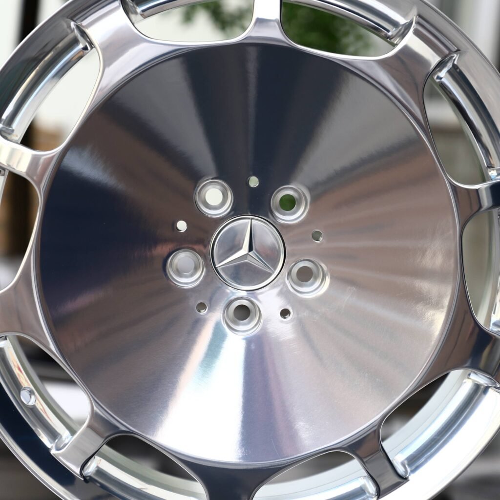 Audi Q7 wheels – Silver Full-Face, lip and barrel detail