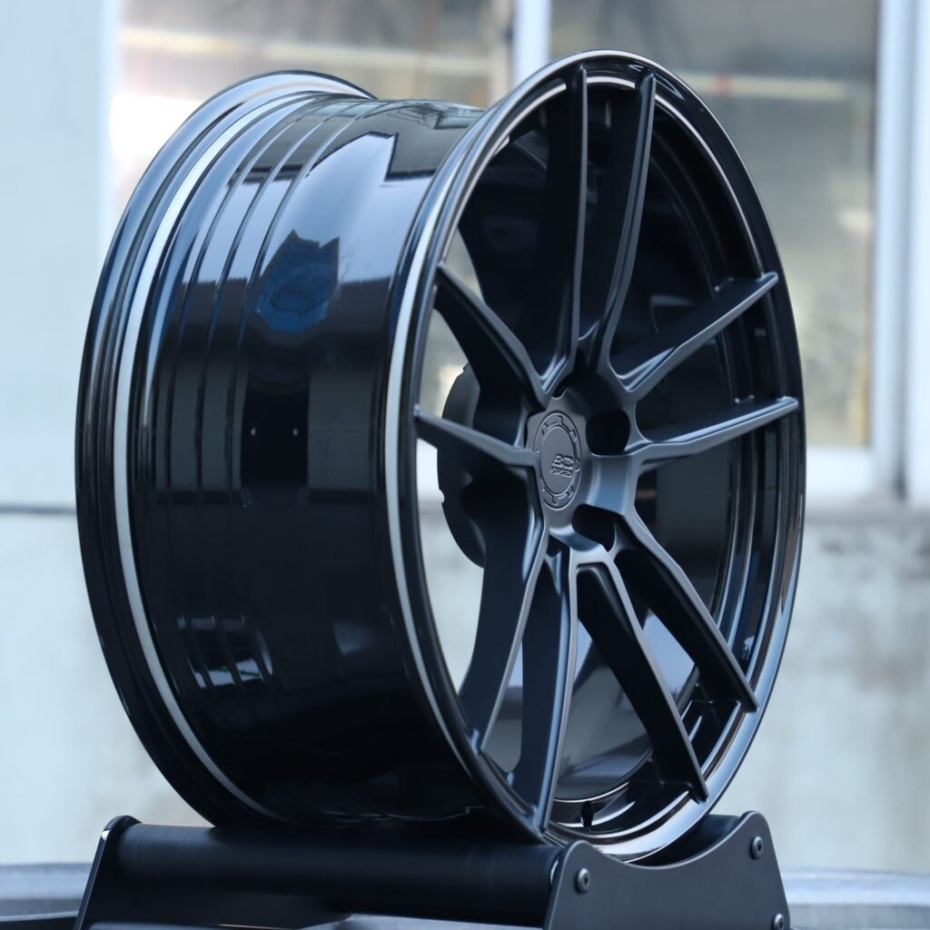 BMW M3 F80 wheels – Metallic Gray 10-Spoke, lip and barrel detail