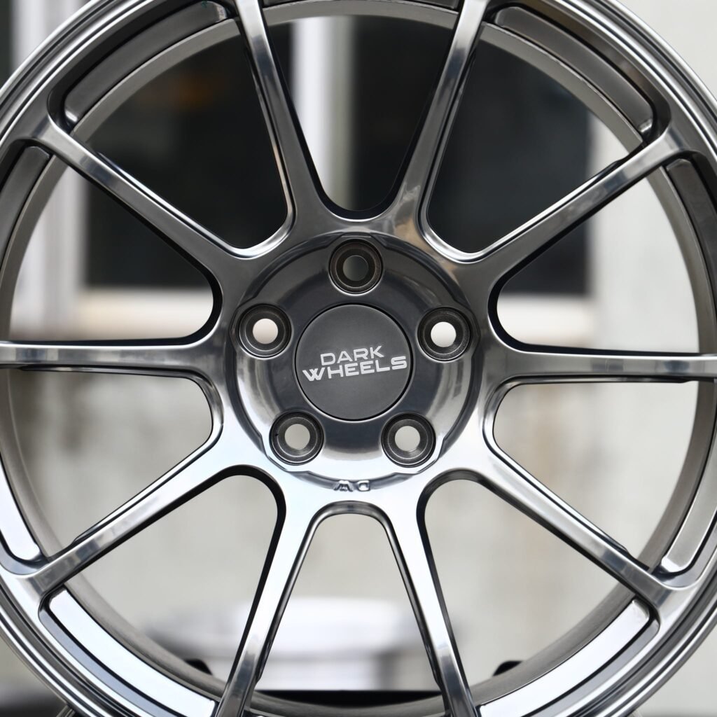 BMW M4 F82 wheels – Metallic Gray 10-Spoke, lip and barrel detail