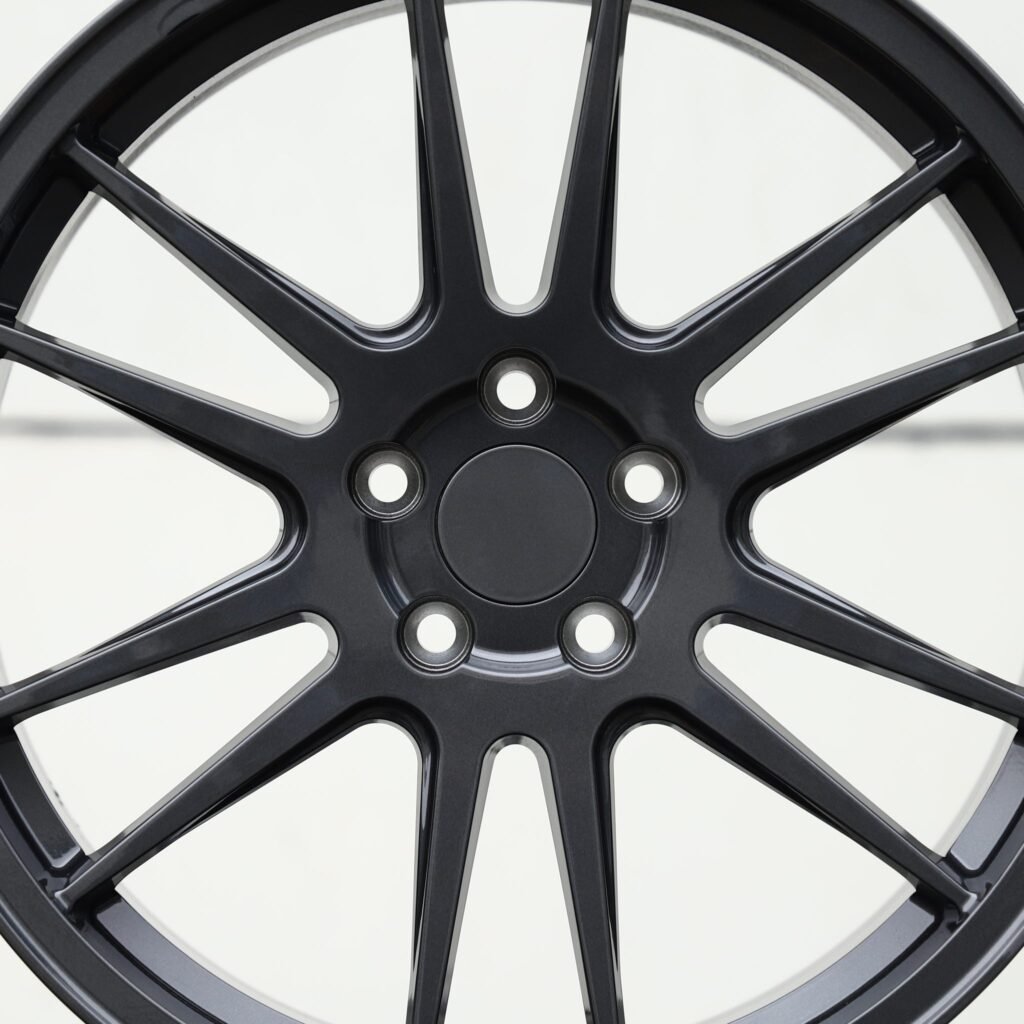 BMW M4 F82 wheels – Metallic Gray 10-Spoke, lip and barrel detail