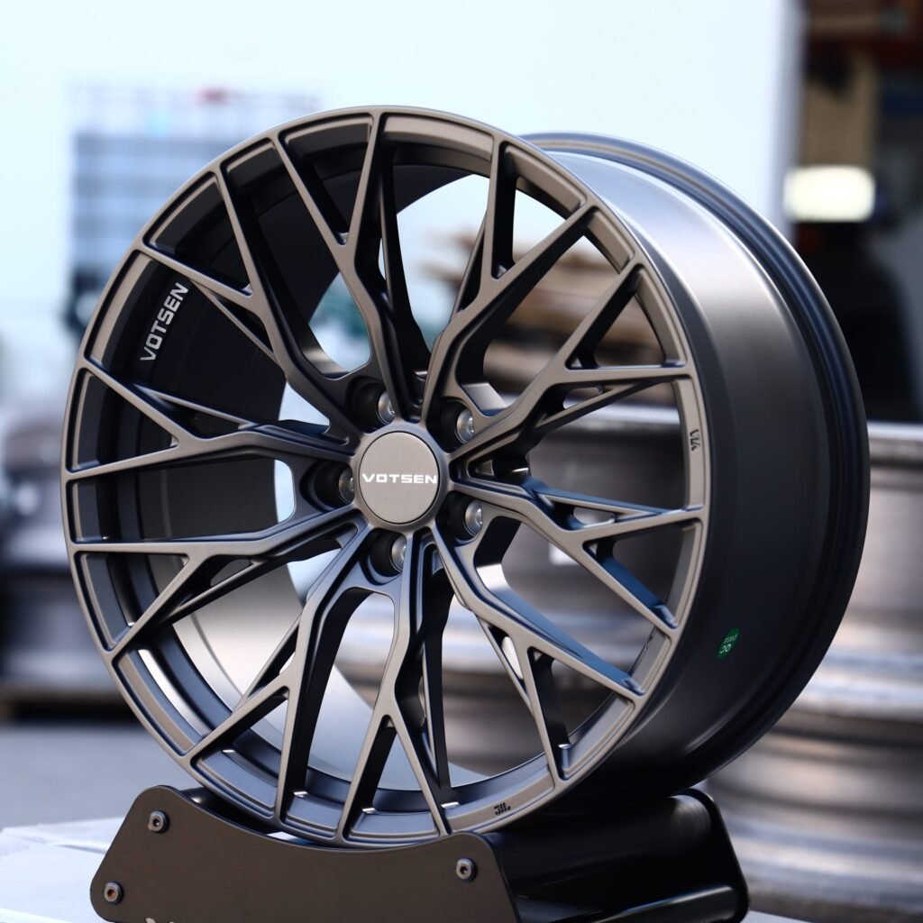 Audi R8 wheels – Metallic Gray 10 Y-Spoke (Vossen-Style), angled view