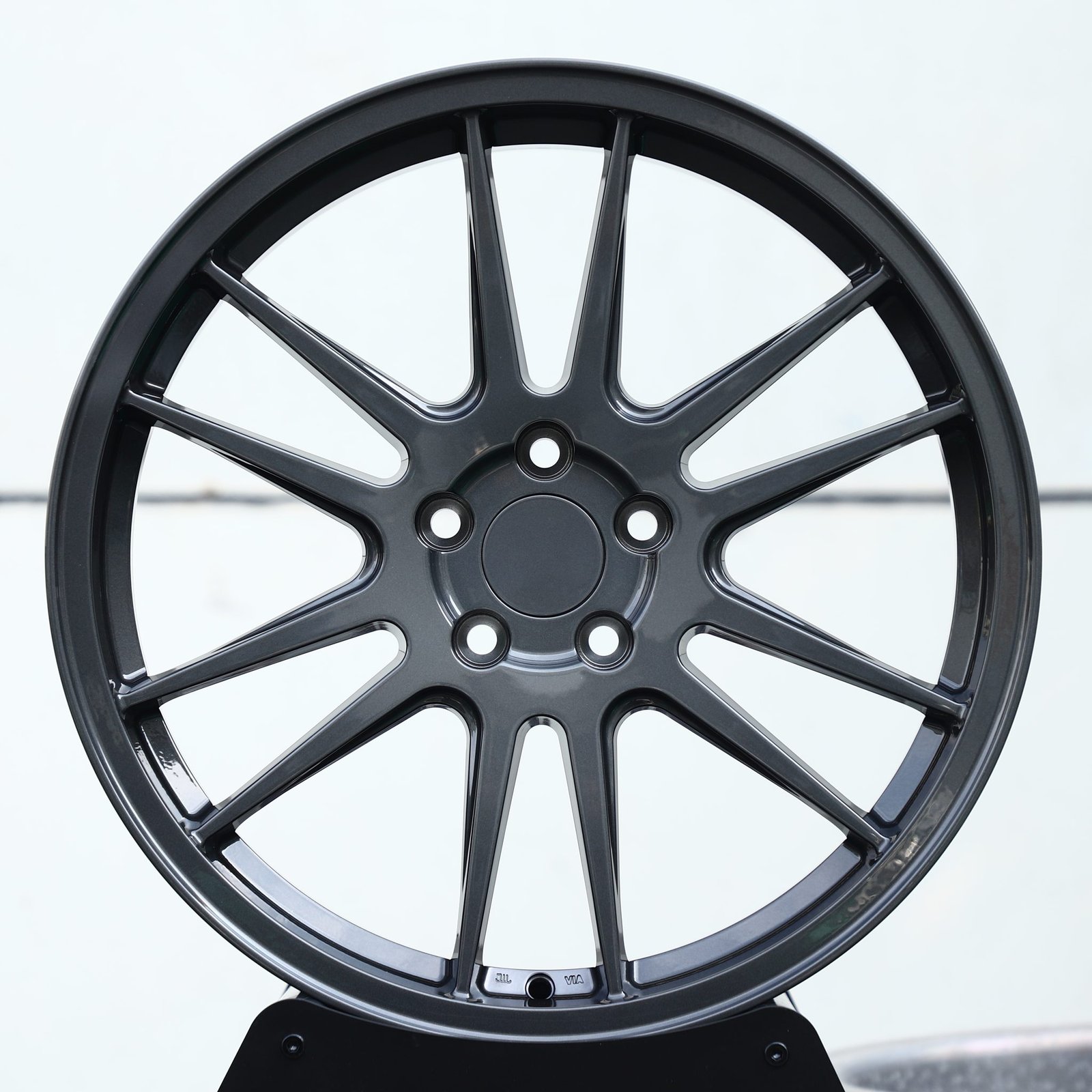 Nissan 370Z wheels – Metallic Gray 12-Spoke, front view