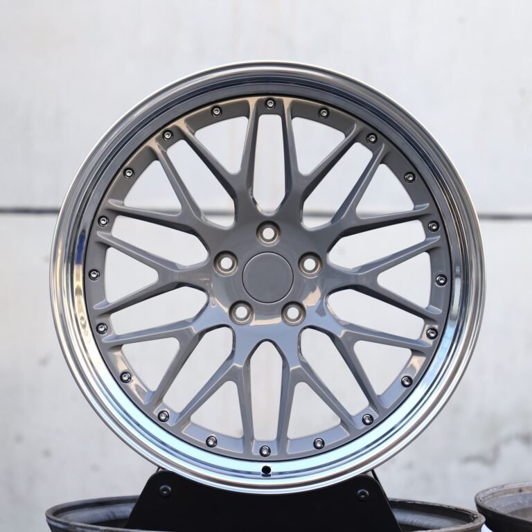 Porsche 911 wheels – Metallic Gray 2-Piece Deep Lip, front view