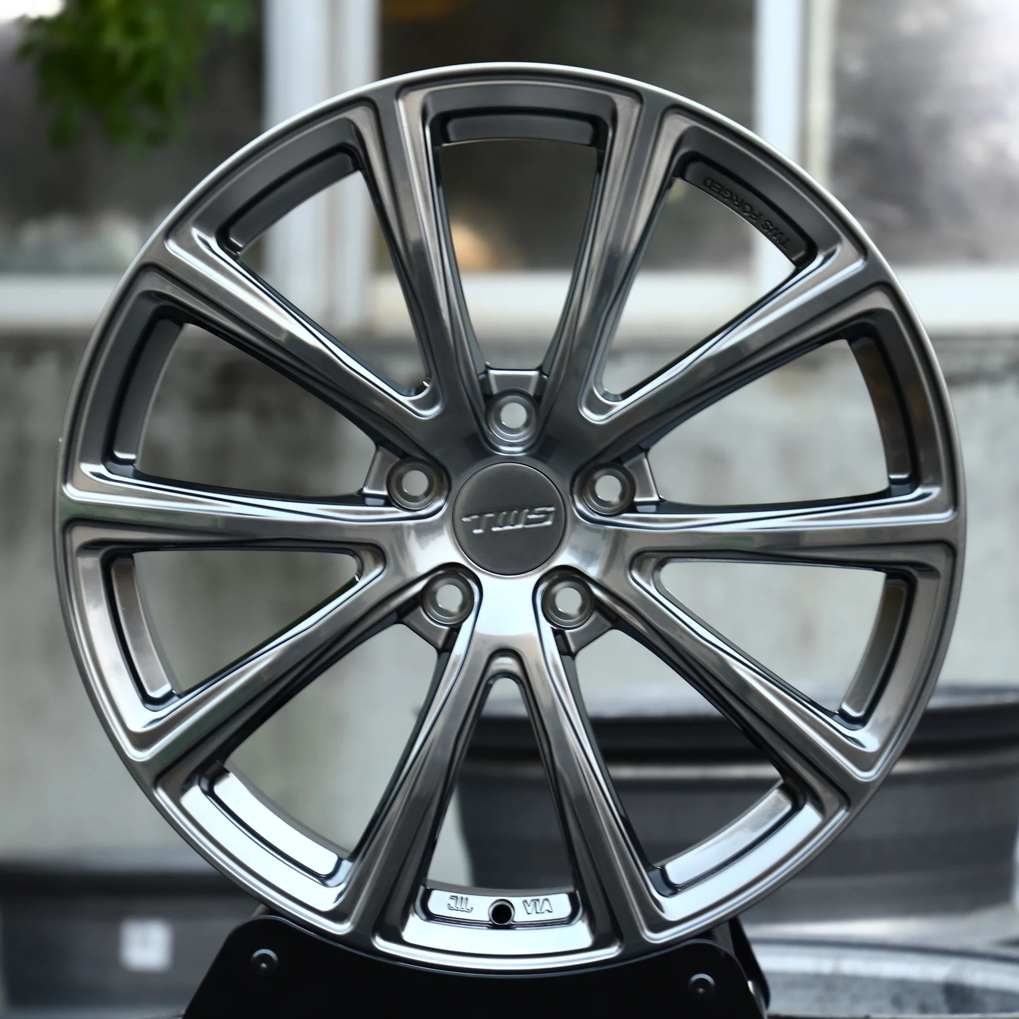 Porsche 911 wheels – Metallic Gray 5 V-Spoke, front view