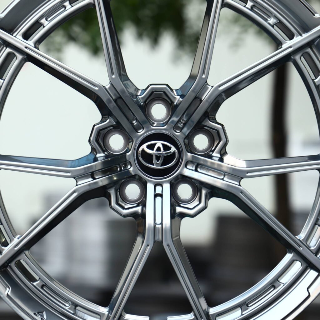 Tesla Model 3 wheels – Metallic Gray 5 Y-Spoke, lip and barrel detail