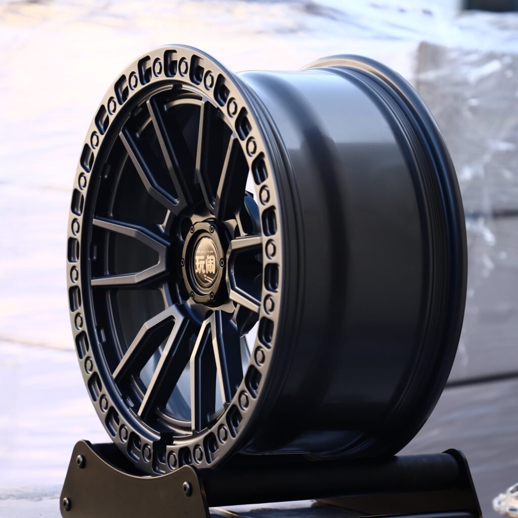 6x135 wheels – Metallic Gray 6 V-Spoke Exposed Bolt Detail, side view