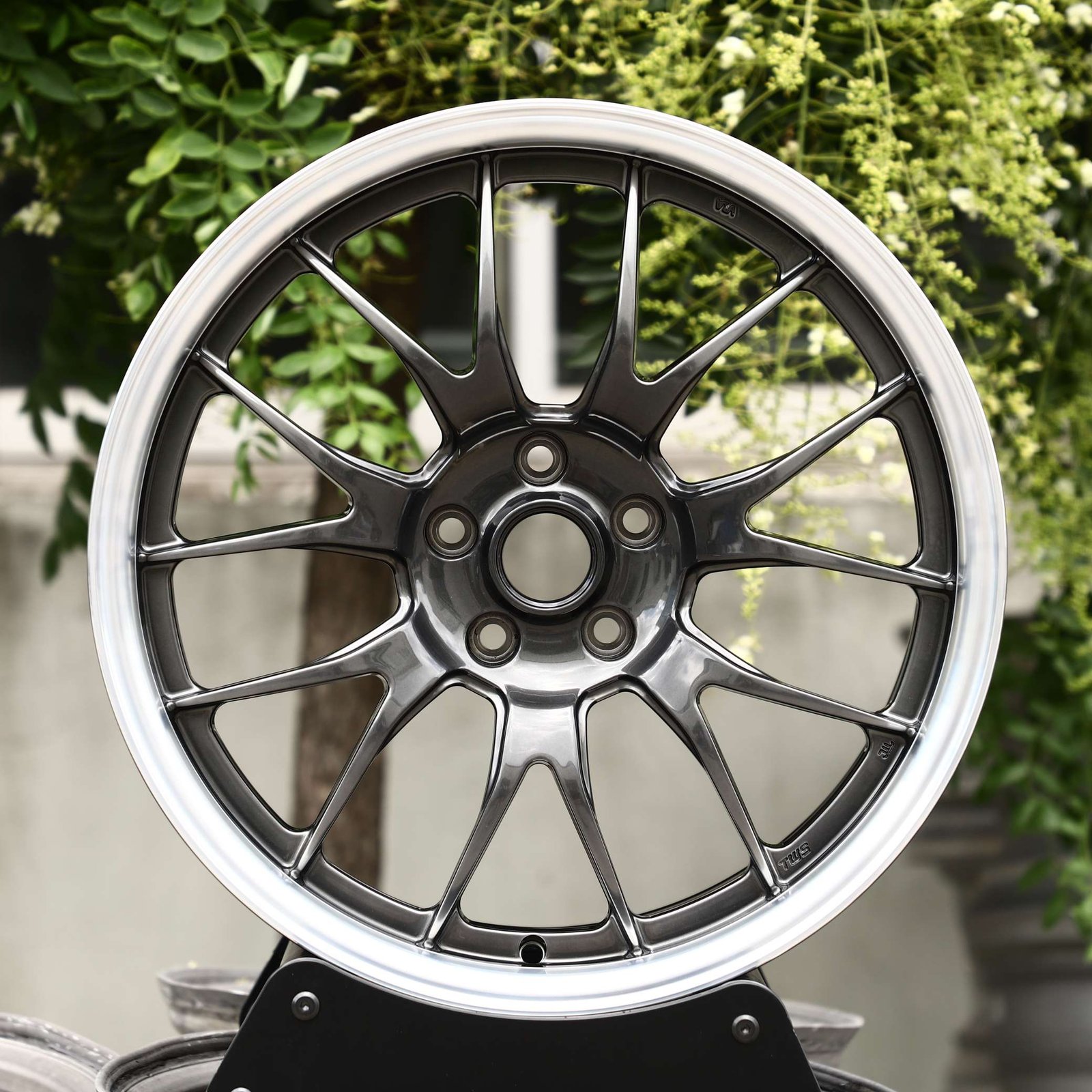Audi A6 wheels – Metallic Gray 7 Y-Spoke Deep Lip, front view