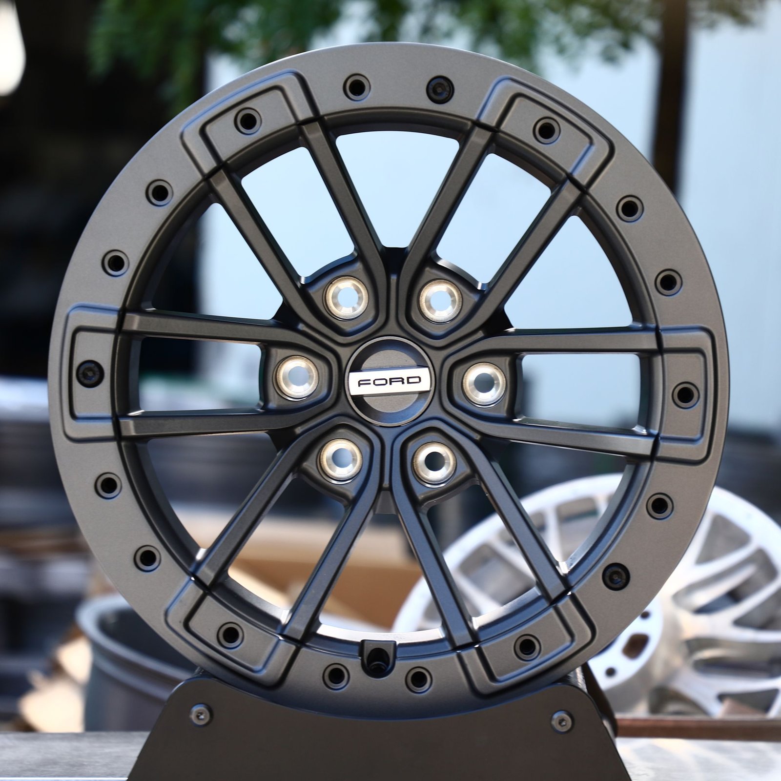 Ford F-150 wheels – Metallic Gray, front view