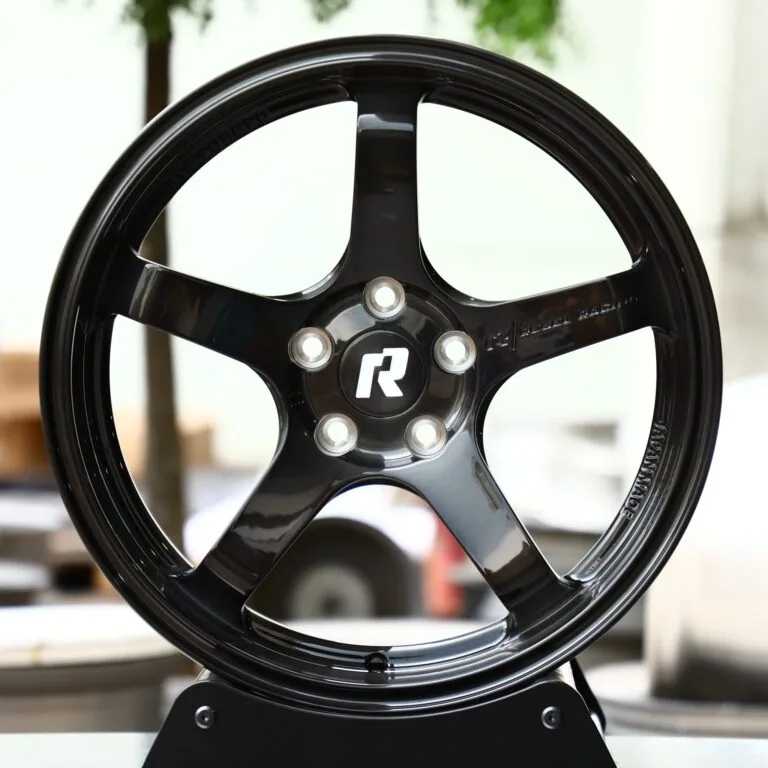 Toyota GR86 wheels – Metallic Gray Deep Lip, front view