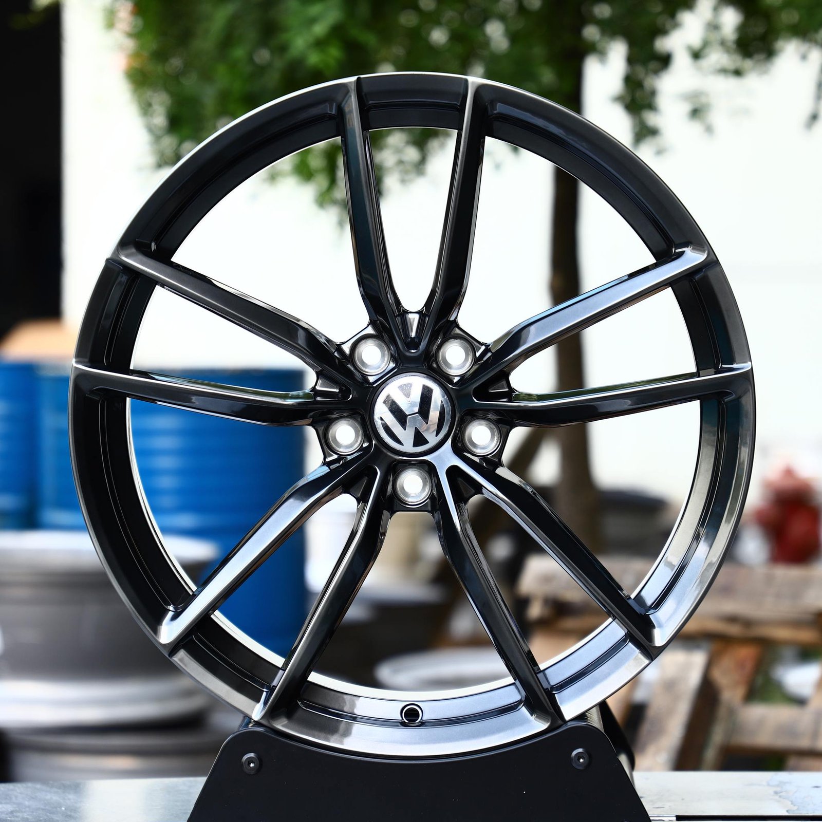 Volkswagen Golf GTI wheels – Metallic Gray Double 5-Spoke (Volkswagen OEM-Style), front view