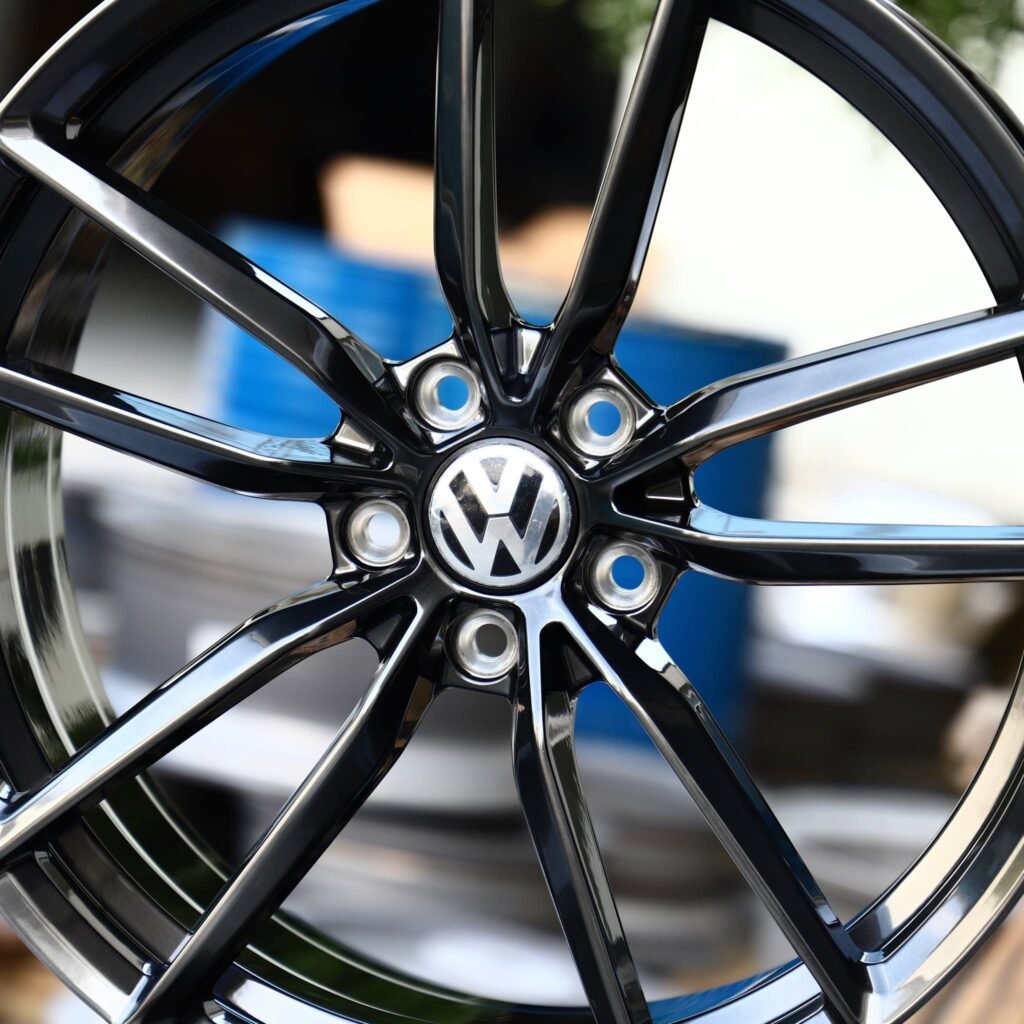 Volkswagen Golf GTI wheels – Metallic Gray Double 5-Spoke (Volkswagen OEM-Style), lip and barrel detail
