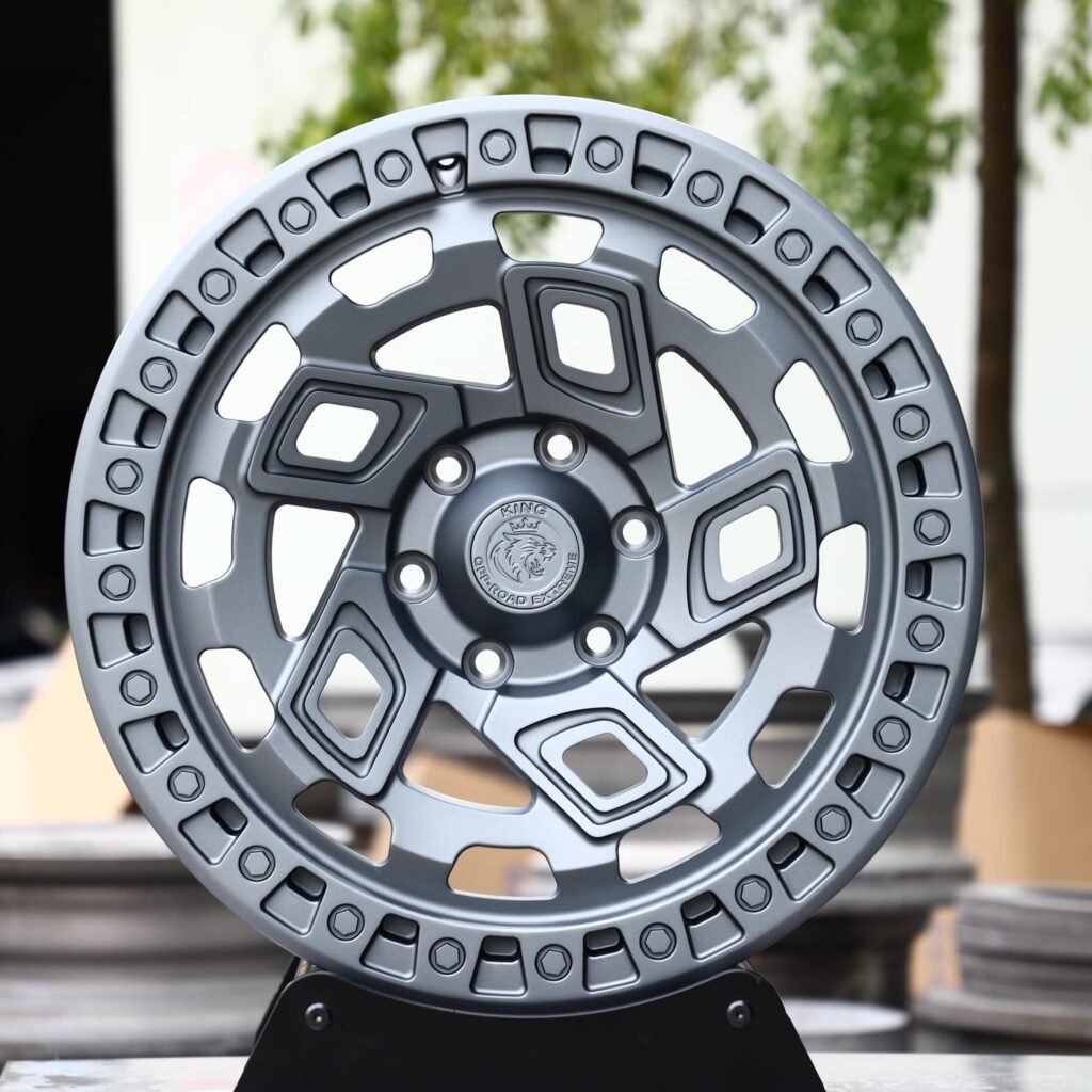Metallic Gray Exposed Bolt Detail Forged Wheels - Jeep Wrangler / Toyota Land Cruiser Fitment (5-Lug) – Design 2 Monoblock forged wheel