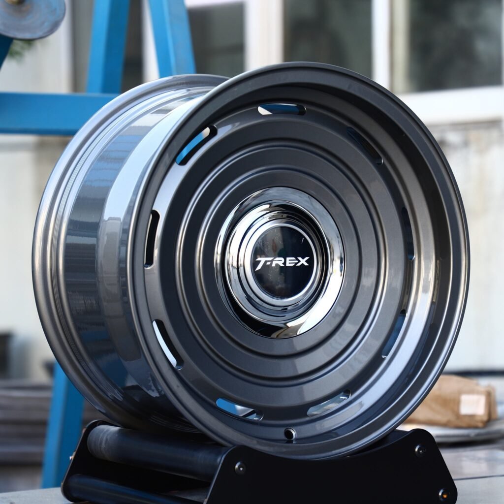 Toyota Land Cruiser wheels – Metallic Gray Full-Face, angled view