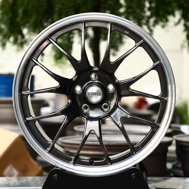 Nissan 370Z wheels – Metallic Gray / Gray 7 Y-Spoke, front view