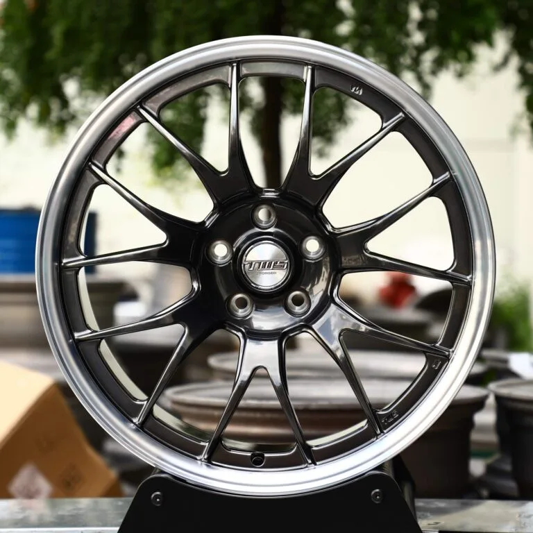 Nissan 370Z wheels – Metallic Gray / Gray 7 Y-Spoke, front view