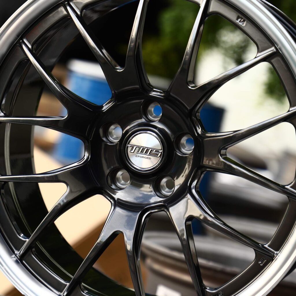 Tesla Model 3 wheels – Metallic Gray / Gray 7 Y-Spoke, lip and barrel detail