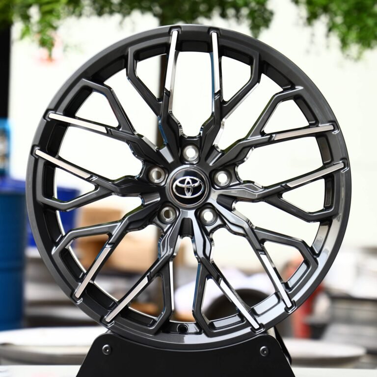 Toyota GR86 wheels – Metallic Gray Machined Face, front view
