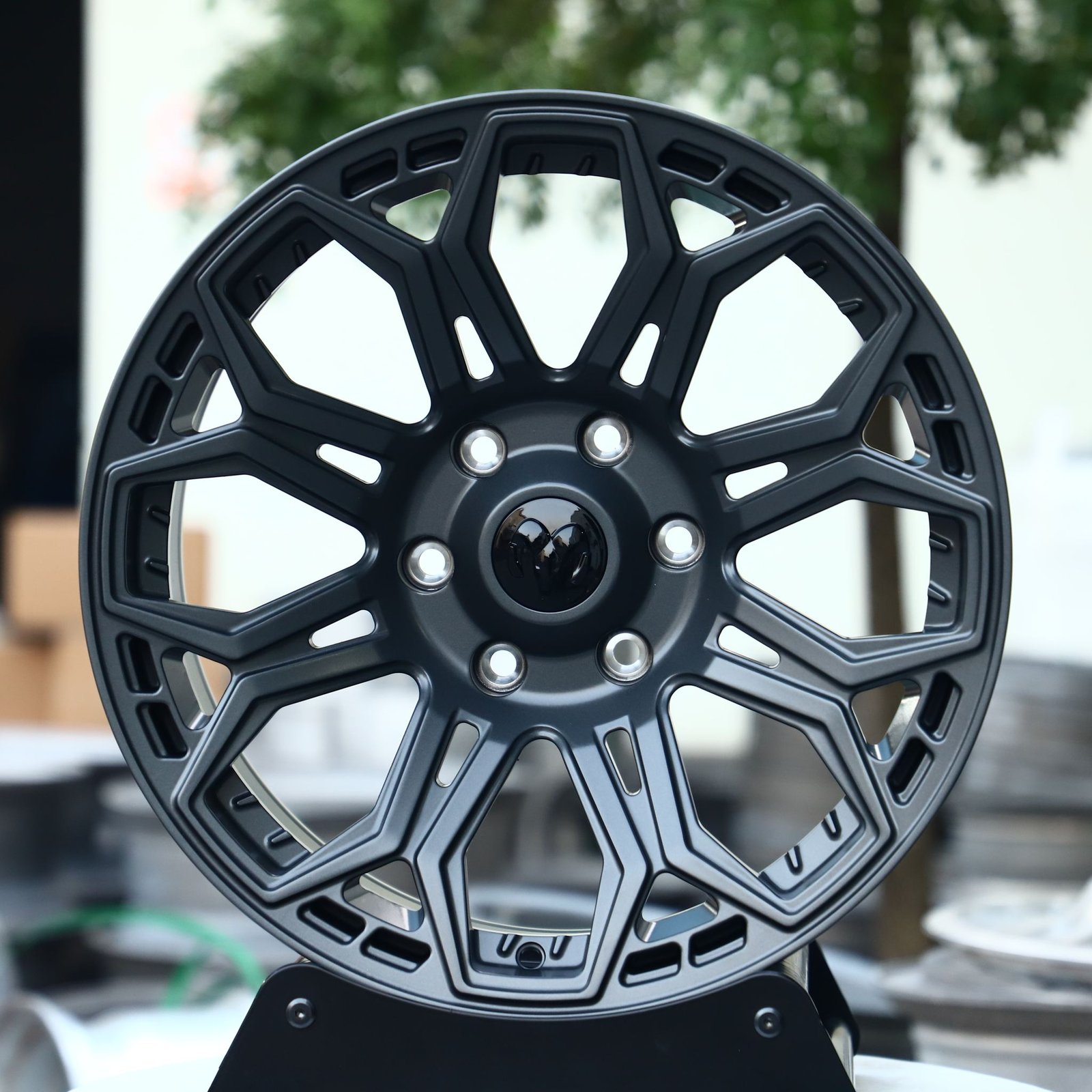 Ram 1500 wheels – Metallic Gray Petal (Ram OEM-Style), front view