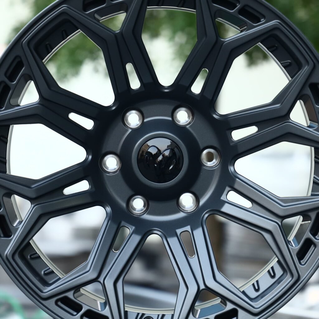 Ram 1500 wheels – Metallic Gray Petal (Ram OEM-Style), lip and barrel detail