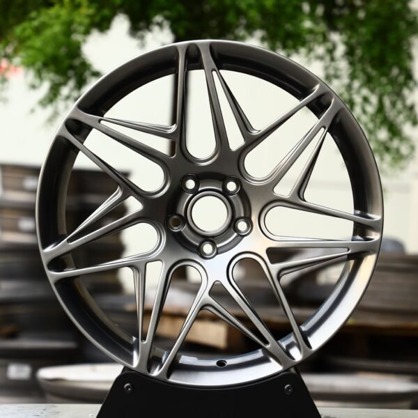 Porsche 911 wheels – Metallic Gray Split, front view