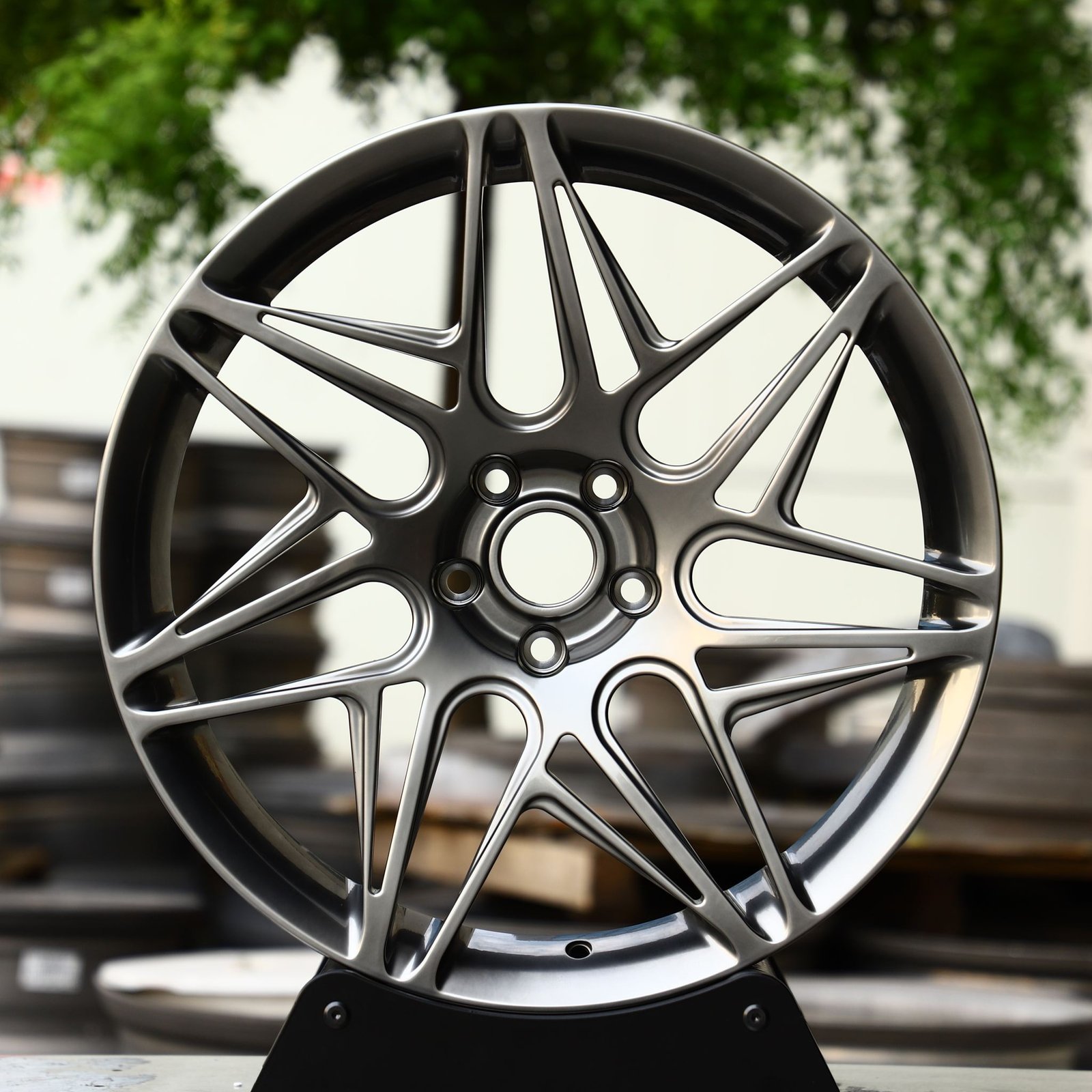 Porsche 911 wheels – Metallic Gray Split, front view