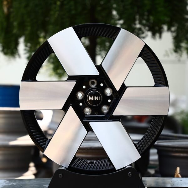 Mini OEM-Style Gloss Black Directional Machined Face Forged Wheels – Mini Countryman / Paceman ALL4, front view