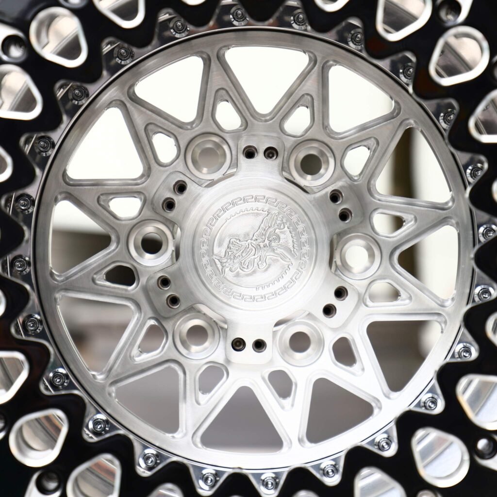 Jeep Gladiator wheels – Mirror Milled Mesh Beadlock, lip and barrel detail