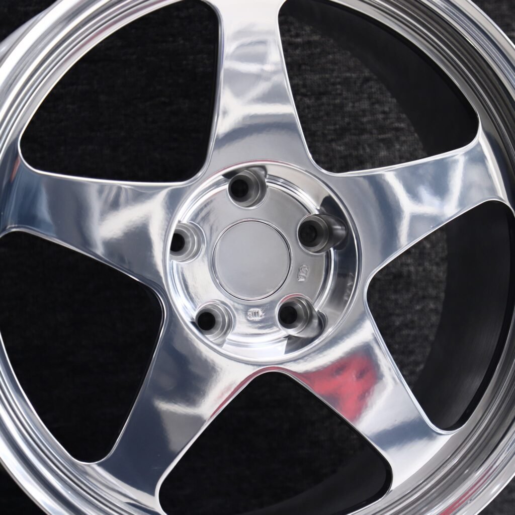 BMW M4 F82 wheels – Mirror Polished 5-Spoke Deep Lip, lip and barrel detail