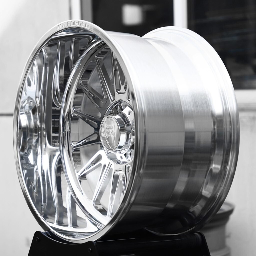 GMC Sierra 2500HD wheels – Mirror Polished H-Type 12-Spoke, lip and barrel detail