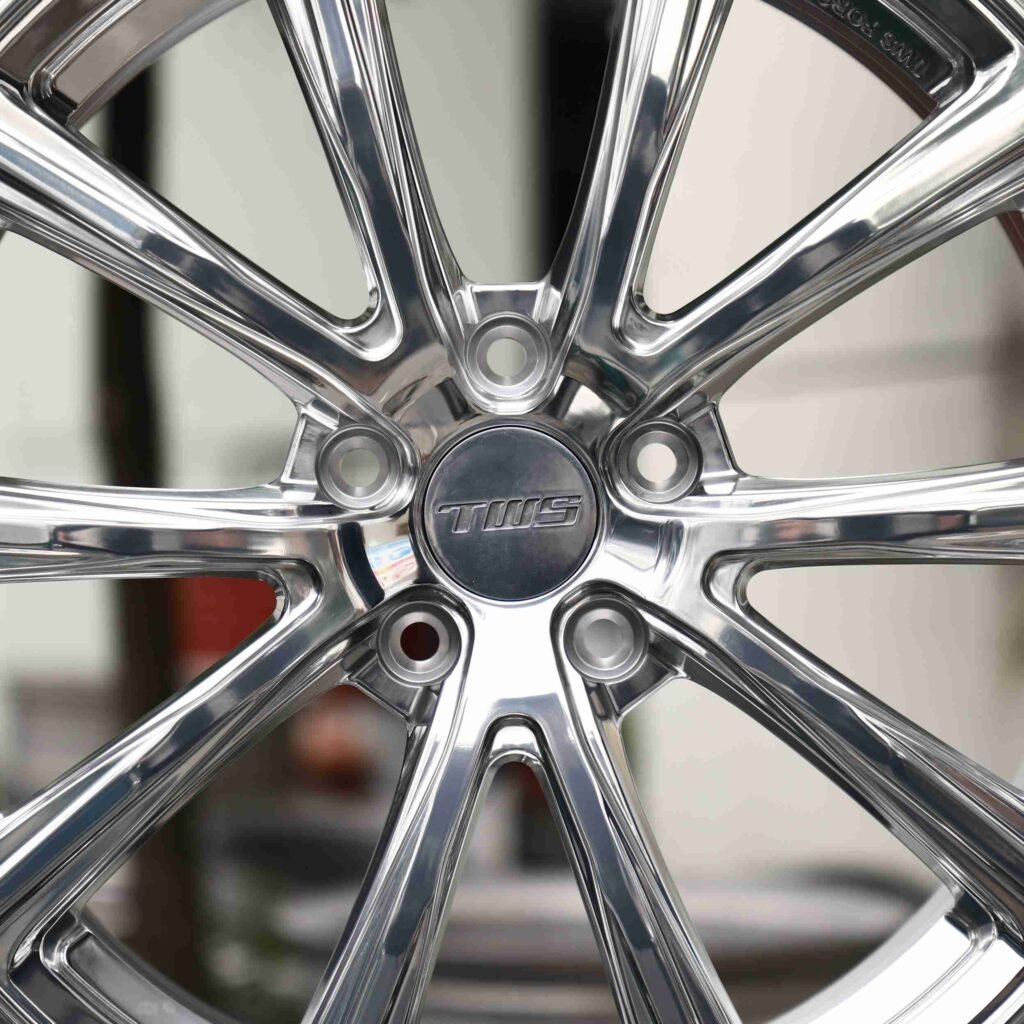 BMW M4 F82 wheels – Mirror Polished Silver 10-Spoke, lip and barrel detail