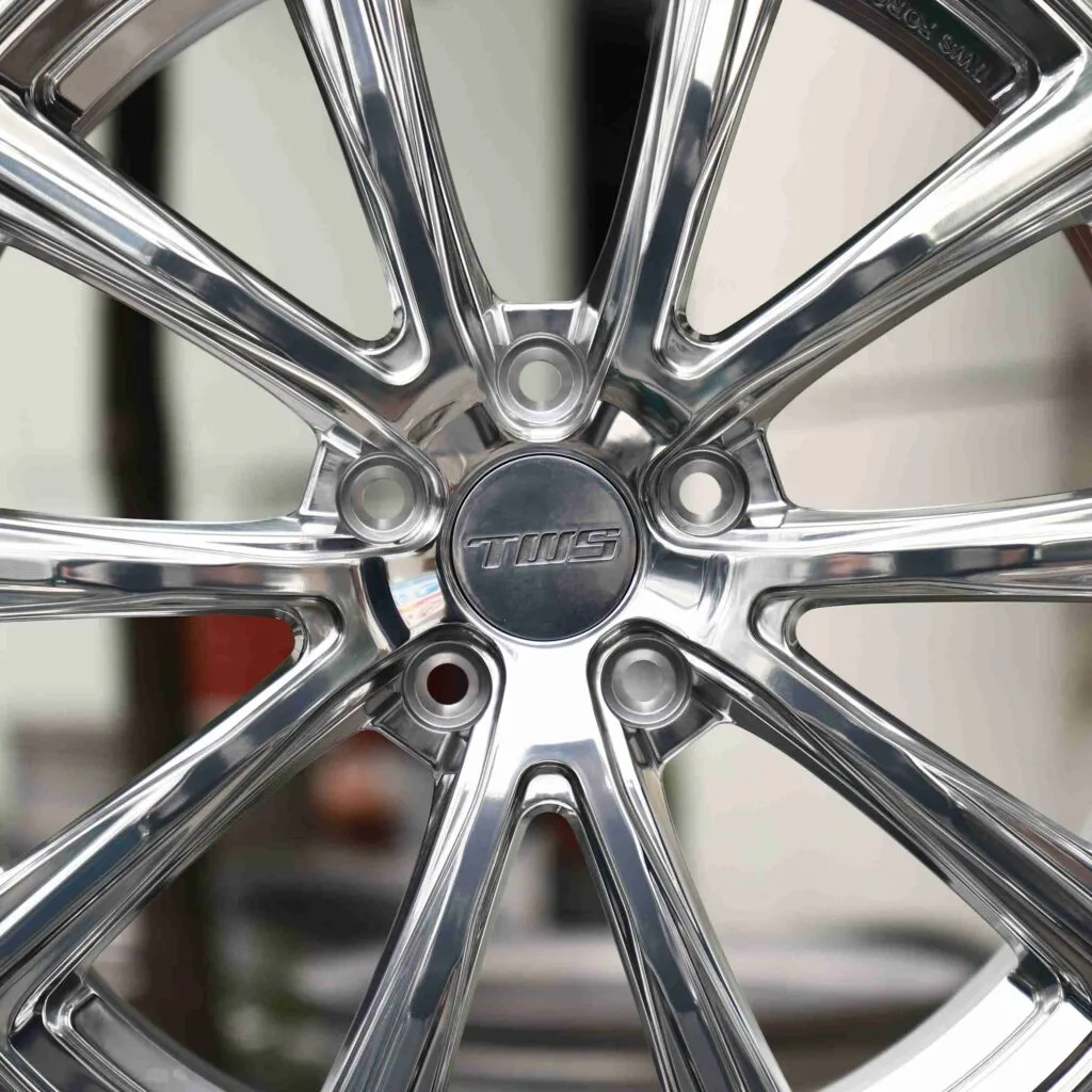 BMW M4 F82 wheels – Mirror Polished Silver 10-Spoke, lip and barrel detail