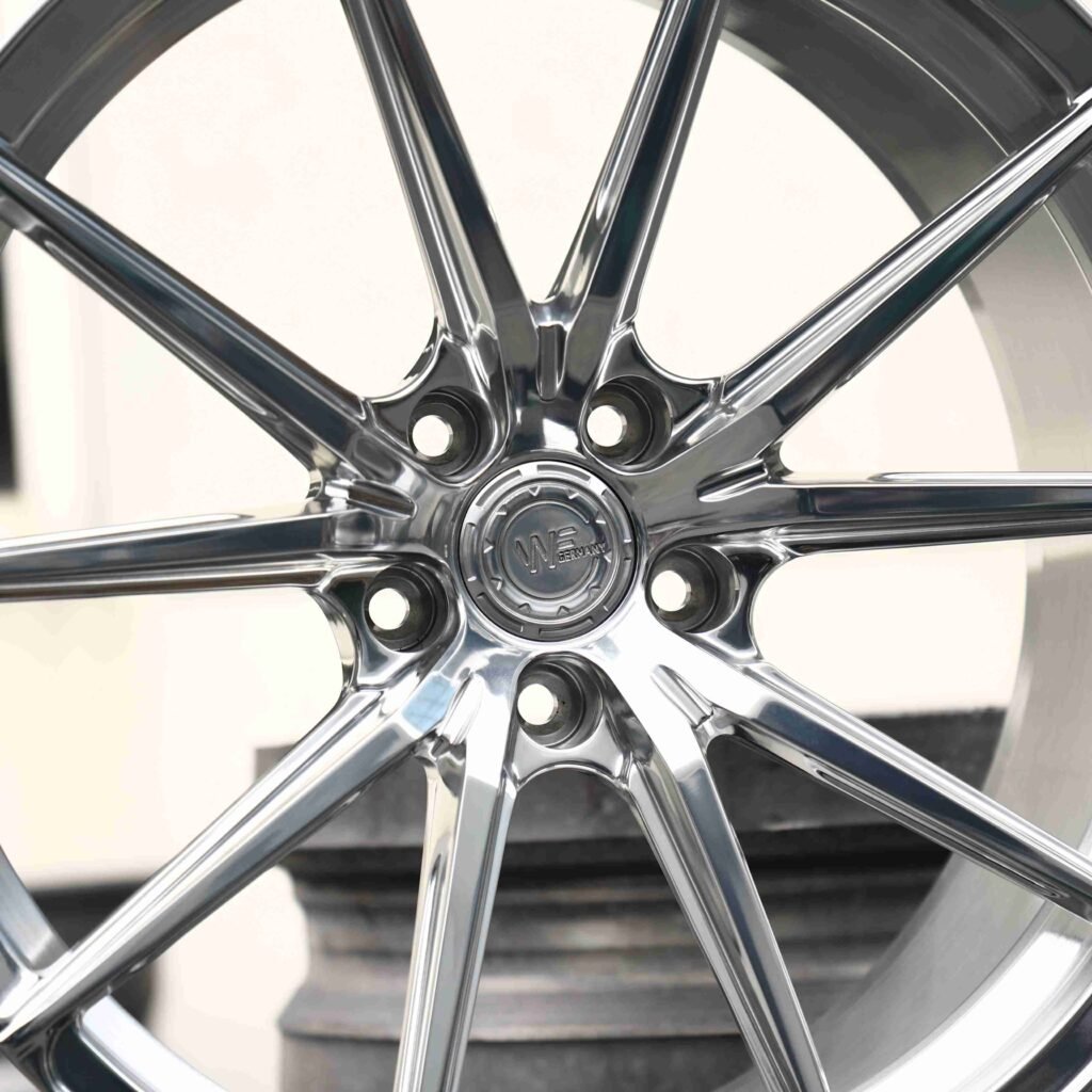 Audi A4 B9 wheels – Mirror Polished Silver 5 V-Spoke (Wheelforce-Style), lip and barrel detail