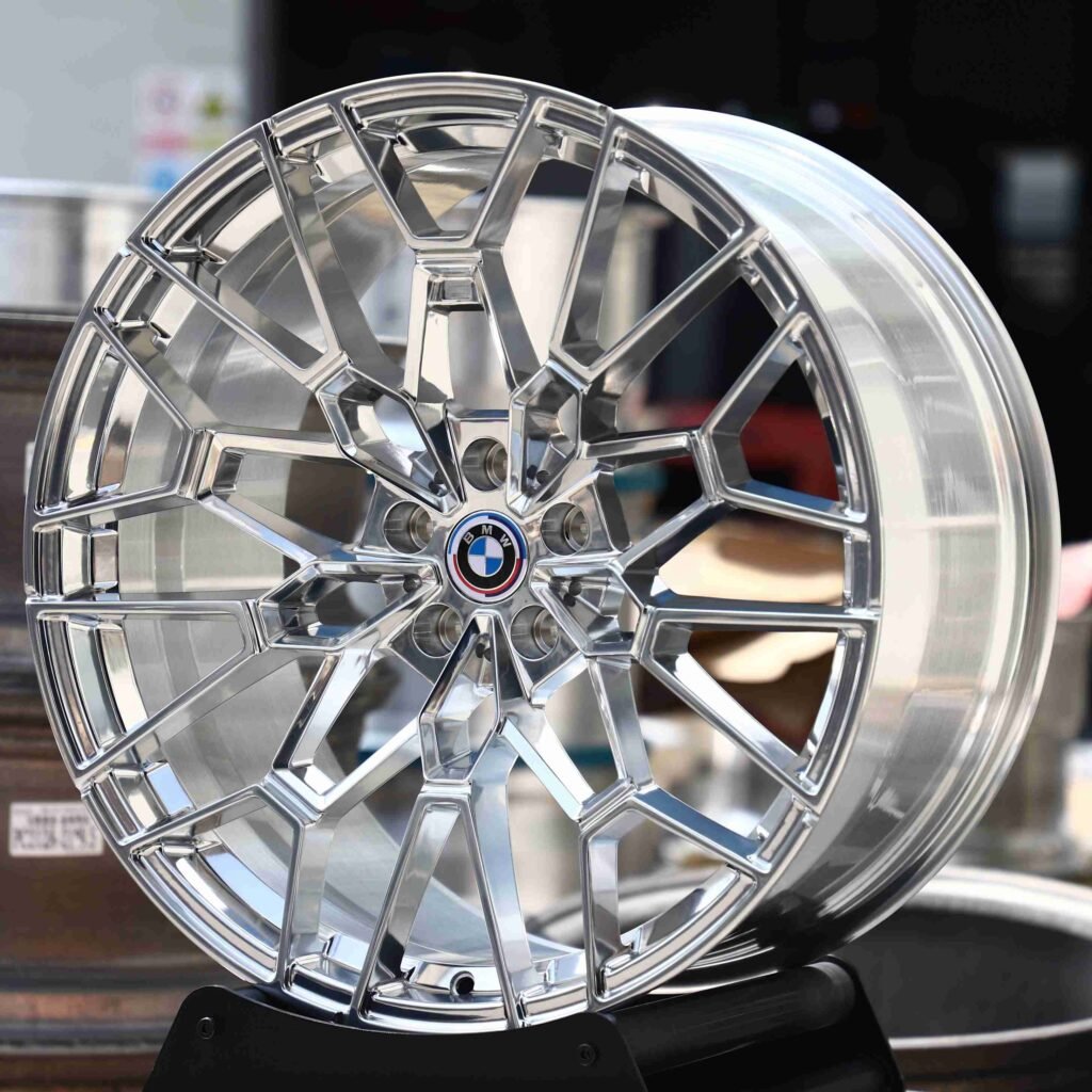 BMW M5 wheels – Mirror Polished Silver, angled view