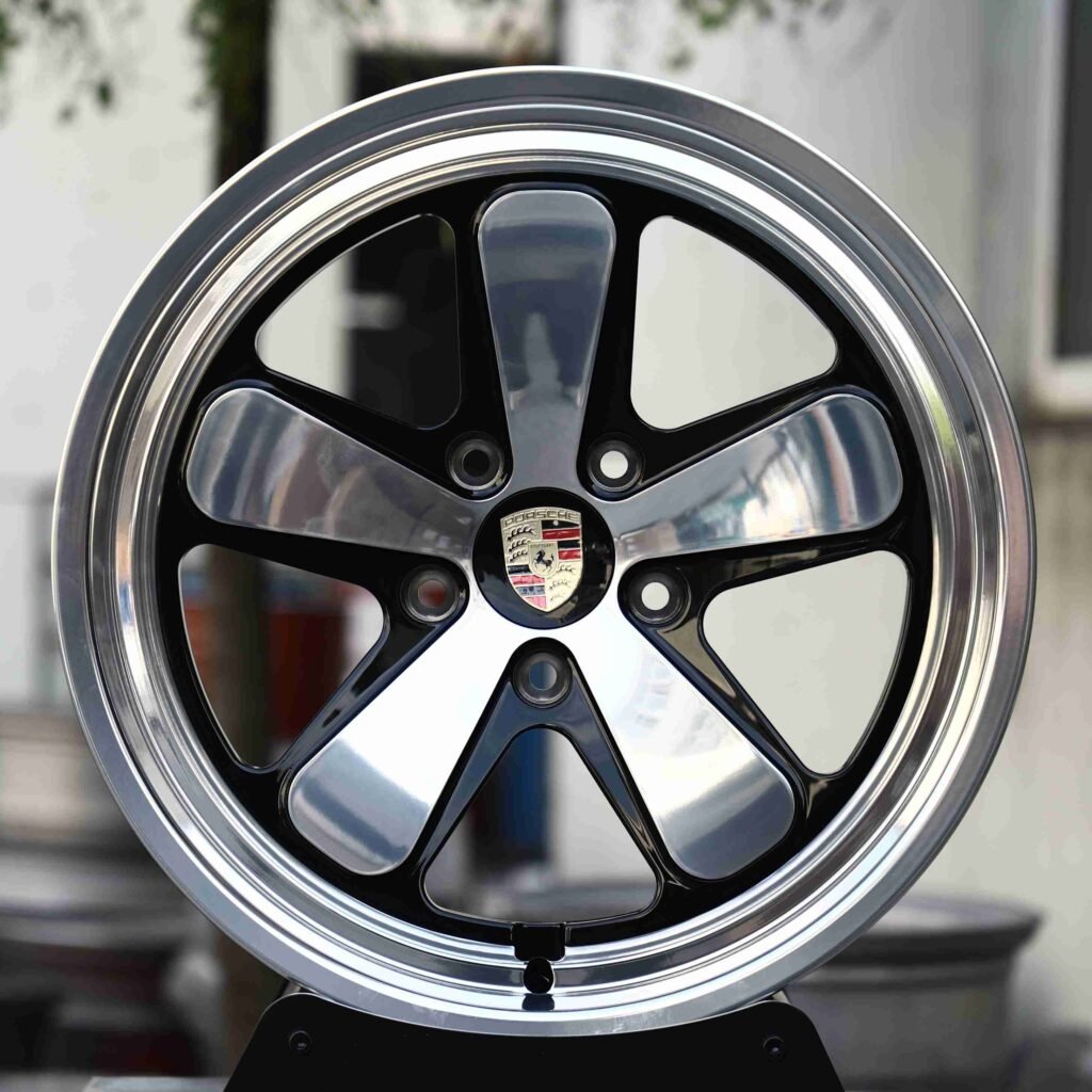 Porsche 911 wheels – Mirror Polished Silver, front view