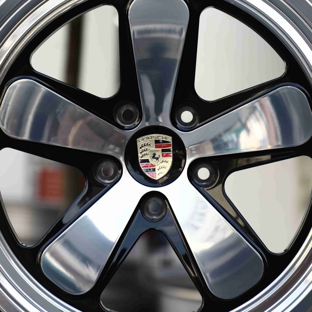 Porsche 911 wheels – Mirror Polished Silver, lip and barrel detail