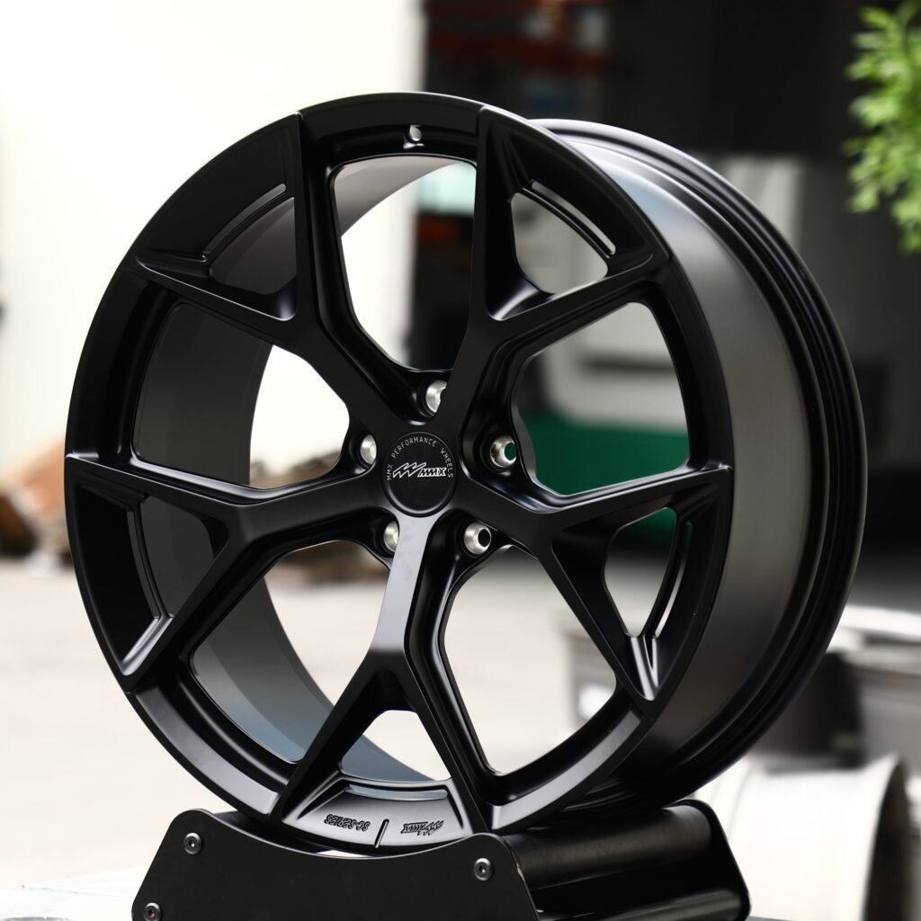 Audi RS5 wheels – MMX Gloss Black 5 Y-Spoke, angled view